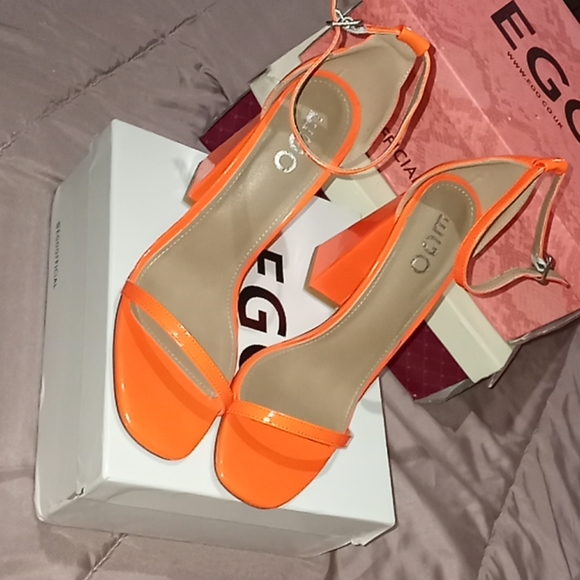 Heels - Picture 3 of 4